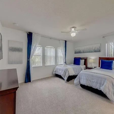 584 - 4 Bed 4 Bathroom Home
